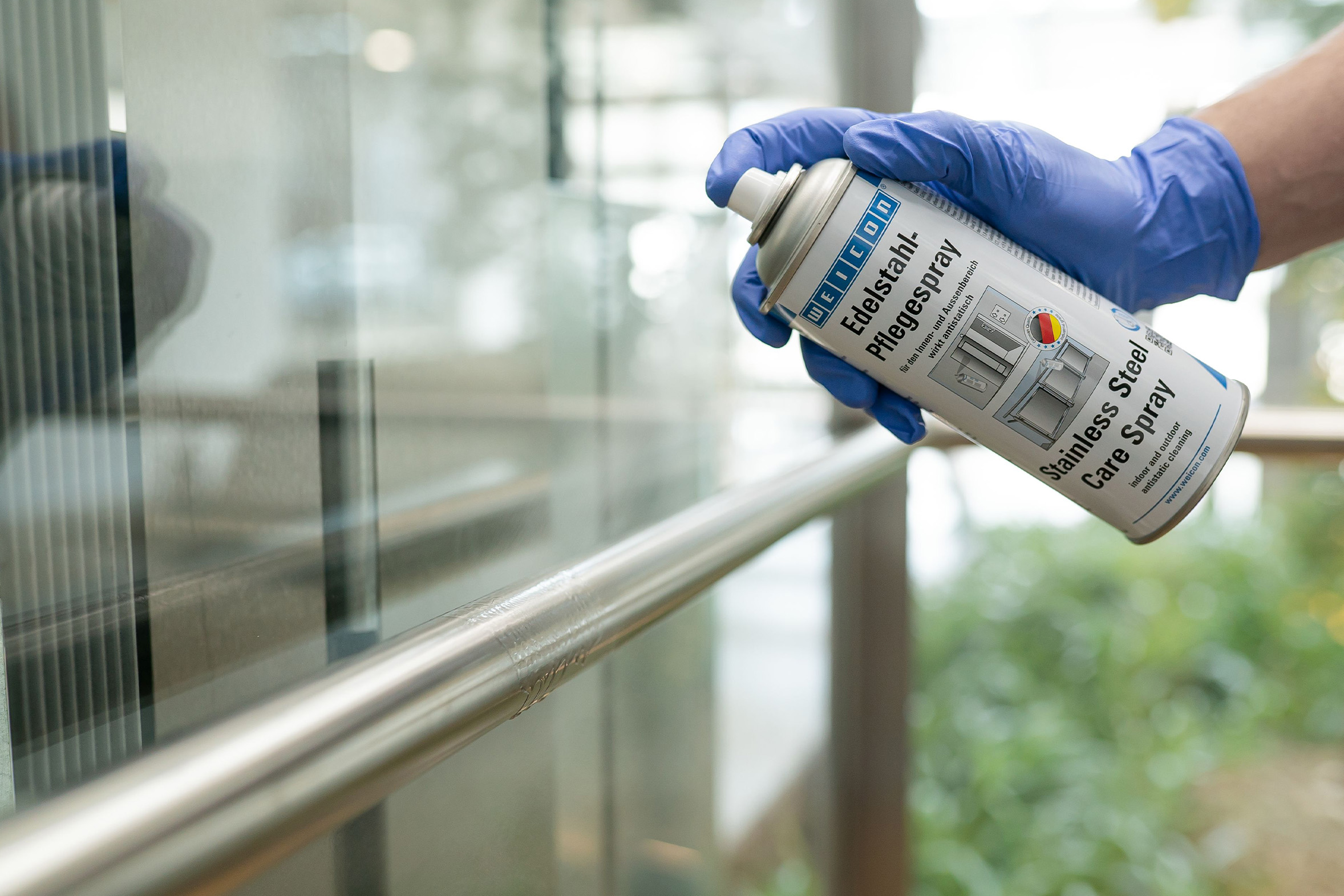 Edelstahl-Pflegespray_Gelaender-reinigen Edelstahl-Pflegespray_Gelaender-reinigen