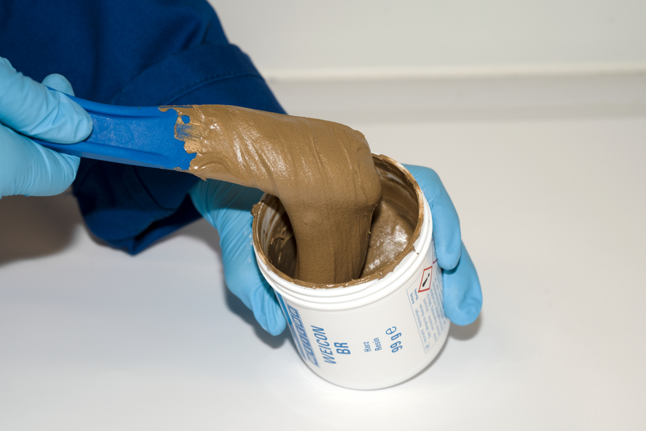 WEICON BR | sistema a base di resina epossidica caricata al bronzo per riparazioni e stampaggio