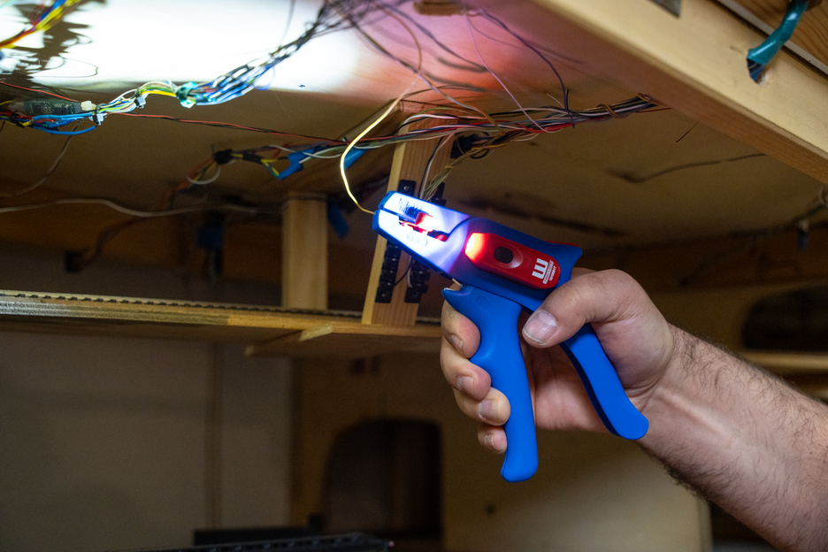 Pinza Spelafili No. 5 | per tutti i comuni conduttori a trefoli e solidi, range di lavoro 0,2 - 6,0 mm²