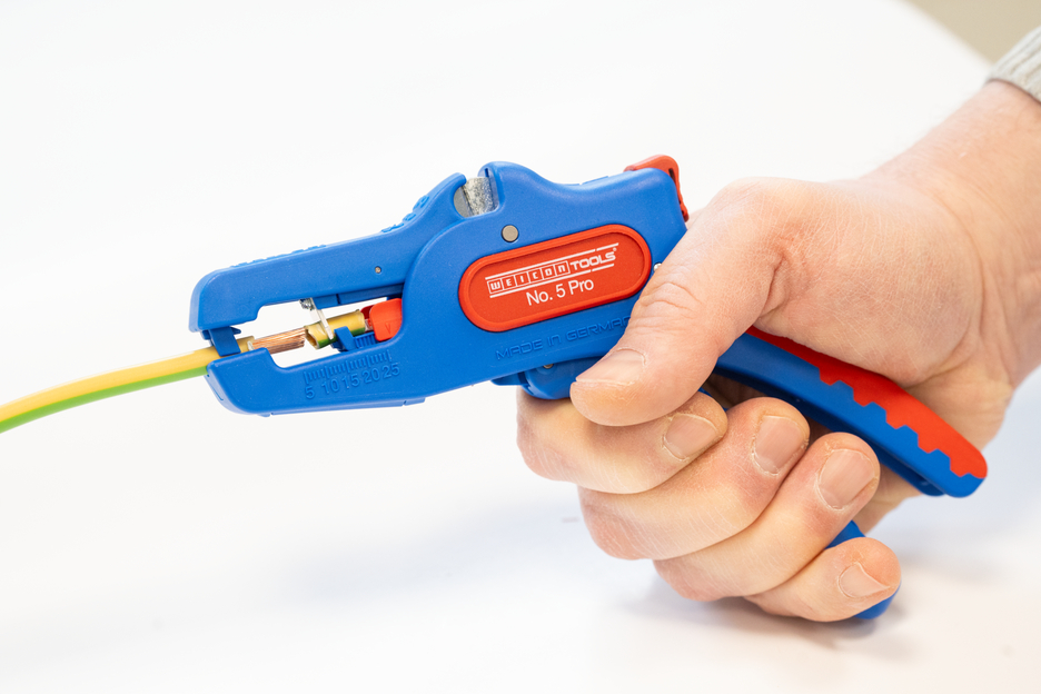 Pinza Spelafili No. 5 Pro | per tutti i comuni conduttori a trefoli e rigidi, range di lavoro 0,2 - 16,0 mm²