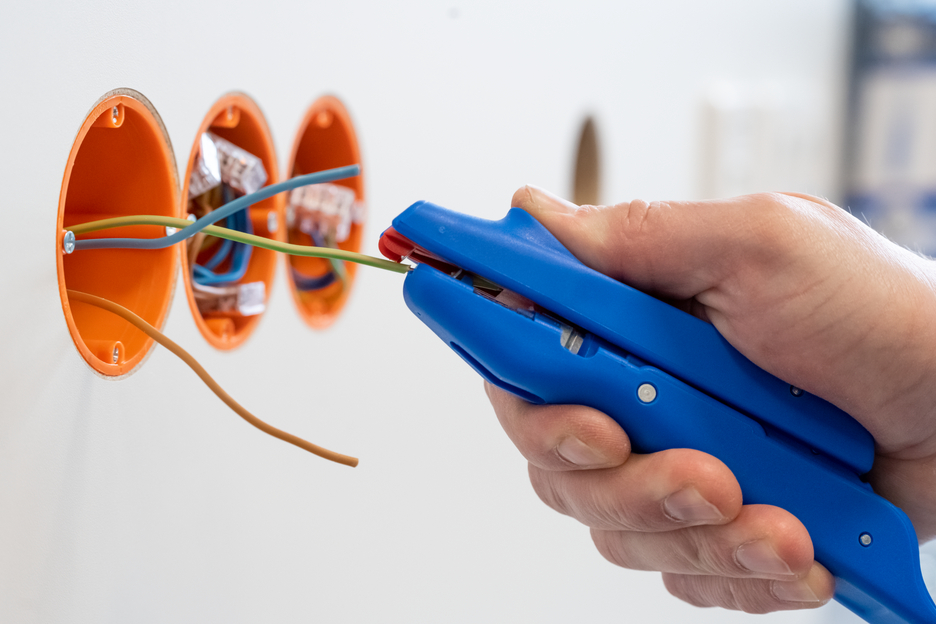 Mini-Duo No. 150﻿ | Spelafili per tutti i comuni conduttori a trefoli e solidi, range di lavoro 0,5 - 6,0 mm2