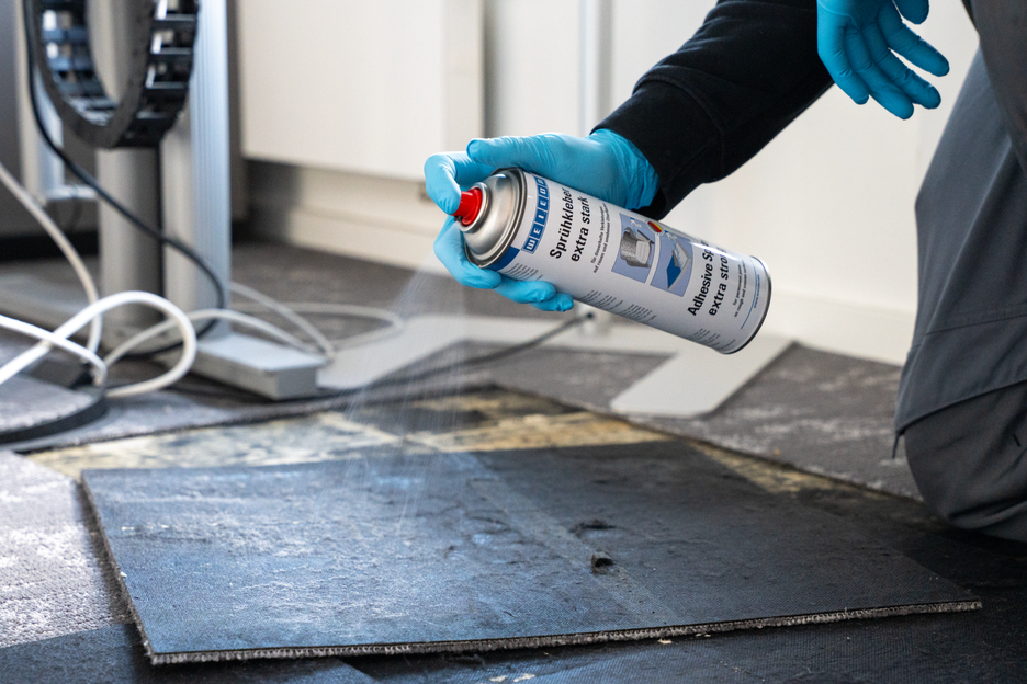 Colla Spray extraforte | adesivo a contatto spray per l'incollaggio forte e permanente di feltro, pelle artificiale e materiali isolanti