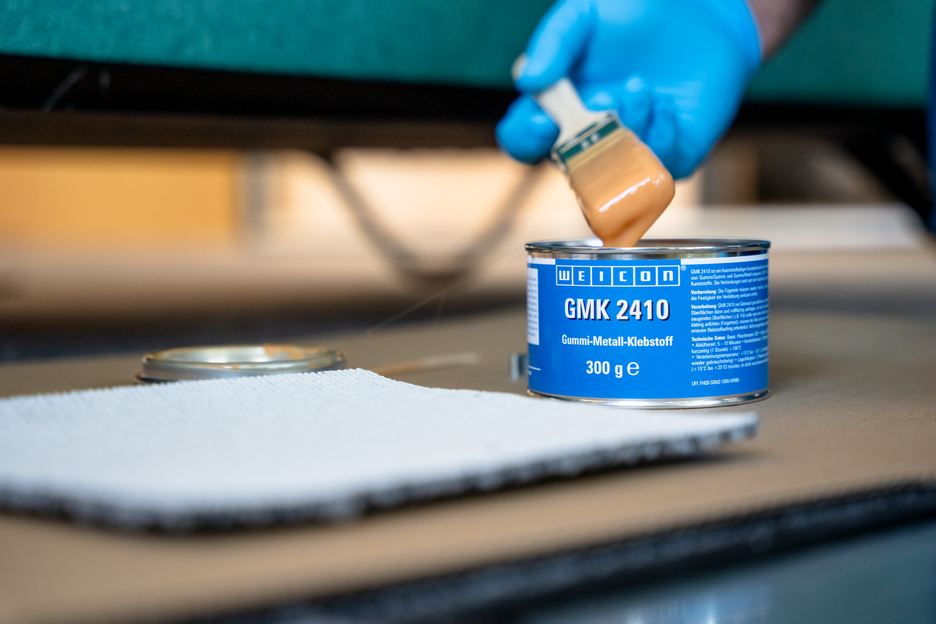 GMK 2410 adesivo di contatto | Adesivo monocomponente per gomma e metallo ad alta resistenza e a rapido indurimento