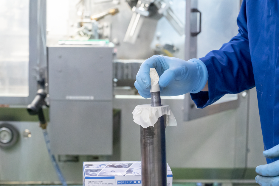 WEICON C sistema a base di resina epossidica | sistema di resina epossidica caricata con alluminio per riparazioni e stampaggio