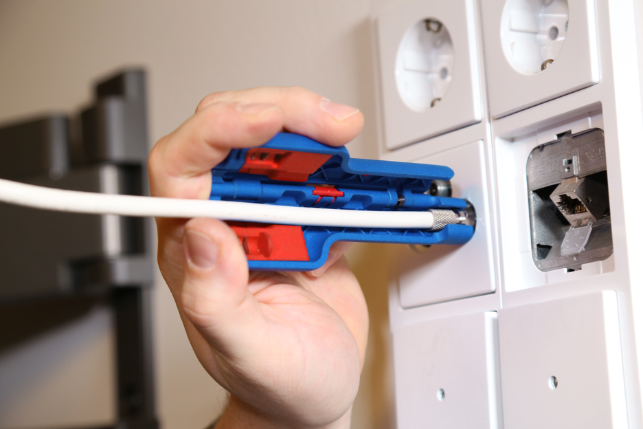 Coax-Stripper No. 1 F Plus - adatto per connettori F a vite | per la spellatura e la sguainatura di cavi coassiali, compresivo di ausilio per la distensione