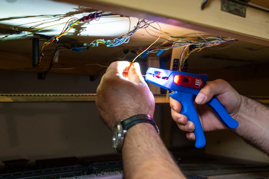 LED Work Light | Luce LED da applicare agli utensili WEICON TOOLS – Illuminazione precisa direttamente sul punto di lavoro