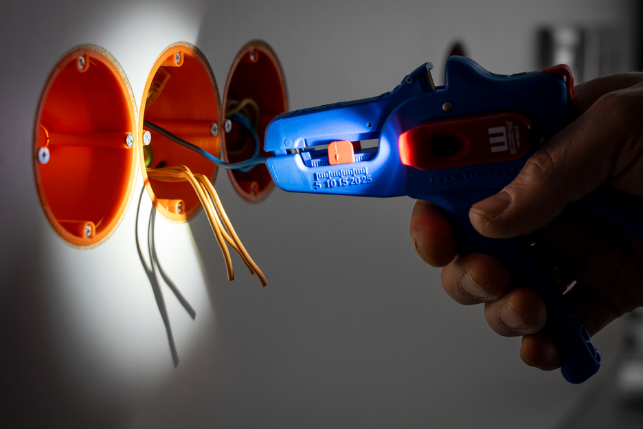 LED Work Light | Luce LED da applicare agli utensili WEICON TOOLS – Illuminazione precisa direttamente sul punto di lavoro