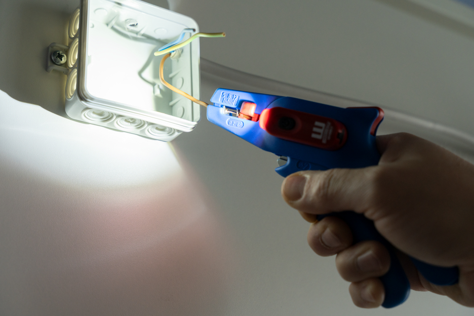 LED Work Light | Luce LED da applicare agli utensili WEICON TOOLS – Illuminazione precisa direttamente sul punto di lavoro