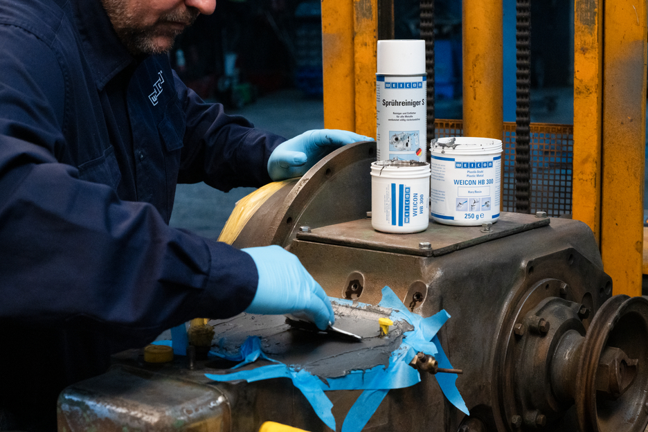 WEICON HB 300 | sistema a base di resina epossidica resistente alle alte temperature per riparazioni e stampaggio