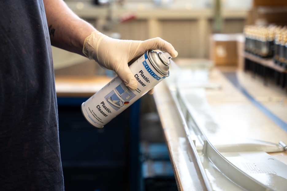 Detergente per Plastica | detergente specificamente formulato per superfici in plastica