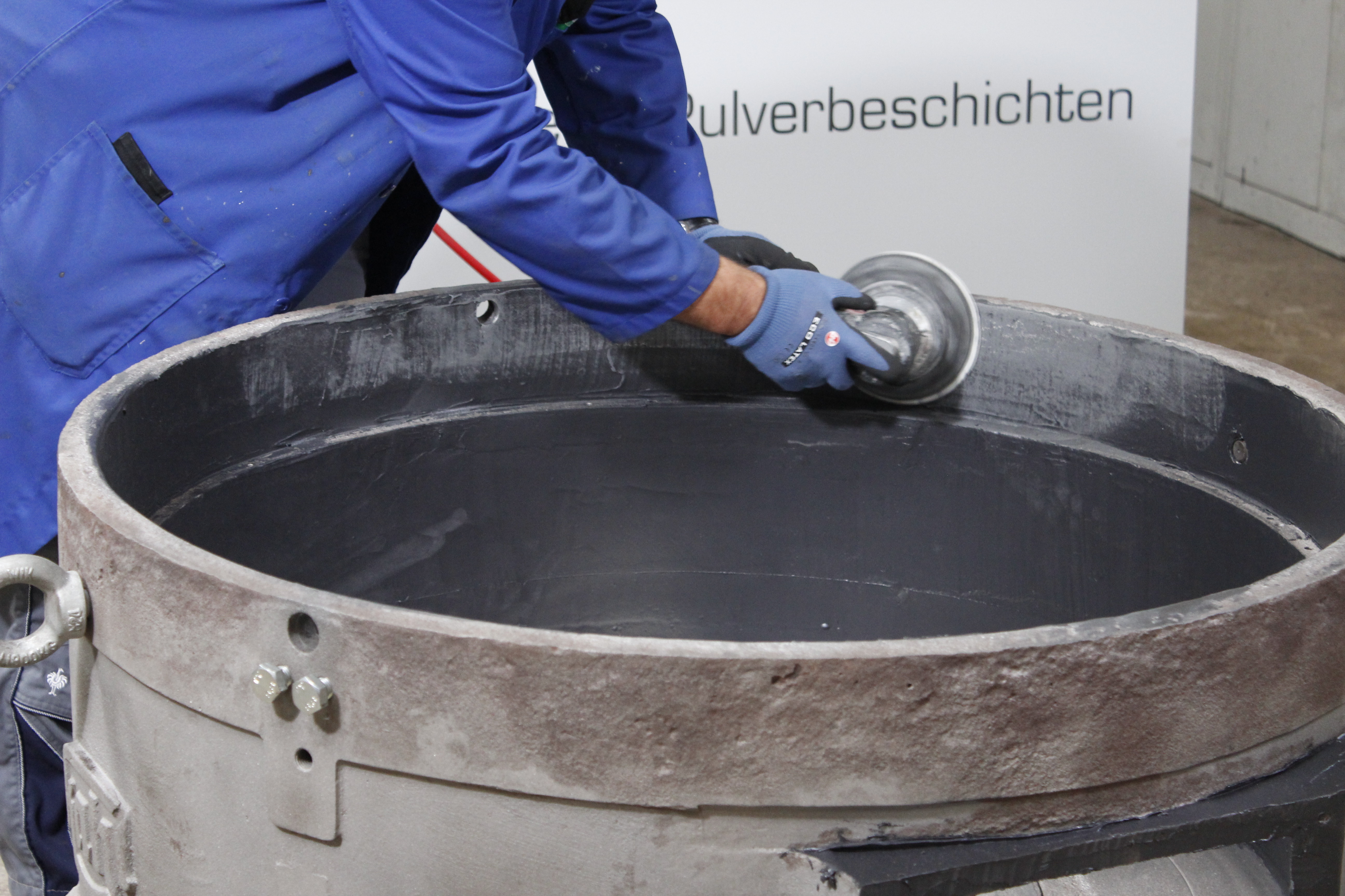 WEICON A, sistema di resina epossidica caricata con acciaio per  riparazioni e riempimento di lacune certificato DNV