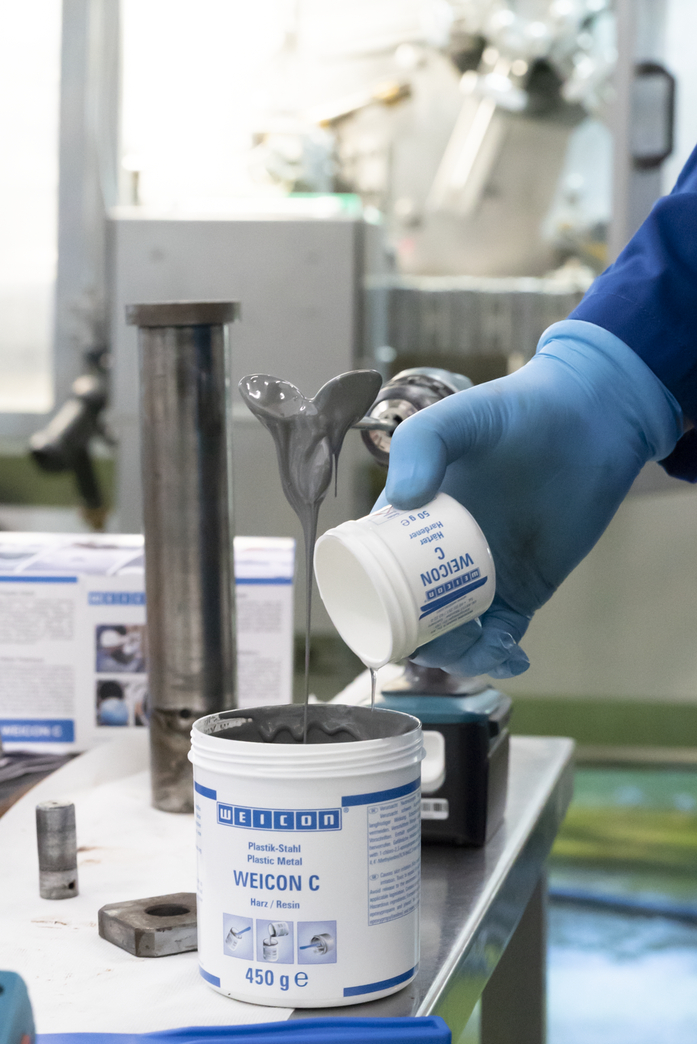 WEICON C sistema a base di resina epossidica | sistema di resina epossidica caricata con alluminio per riparazioni e stampaggio