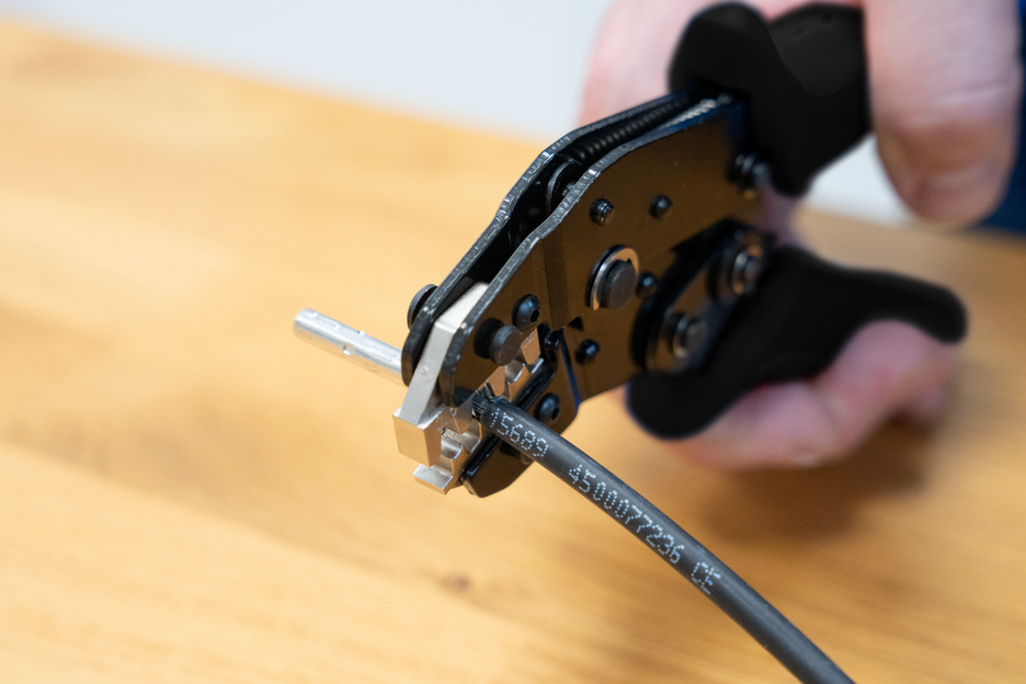 Utensile di crimpatura MC4 | Per la crimpatura di connettori MC4 nei sistemi fotovoltaici (2,5, 4 e 6 mm², AWG 14-10)