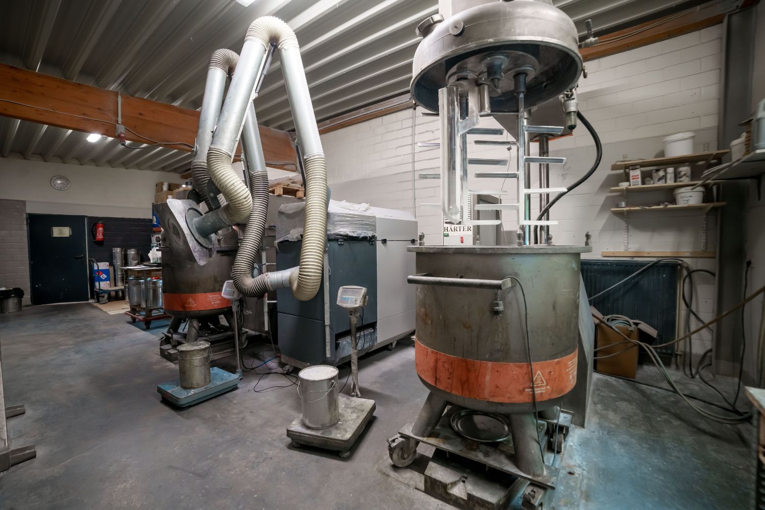 Grandi macchine in una stanza