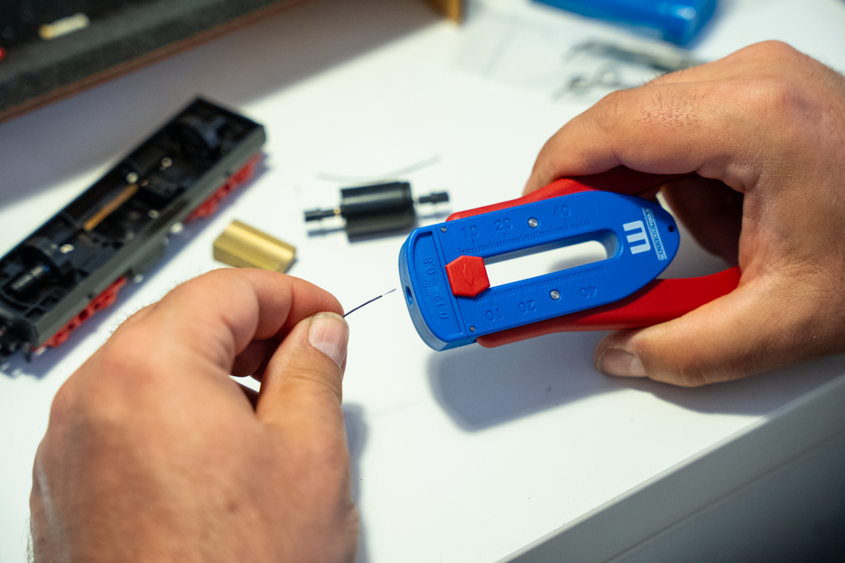 Sguainatore di precisione S | per conduttori e fili sottili, intervallo di spelatura da 0,12 mm a 0,8 mm (36-20 AWG)