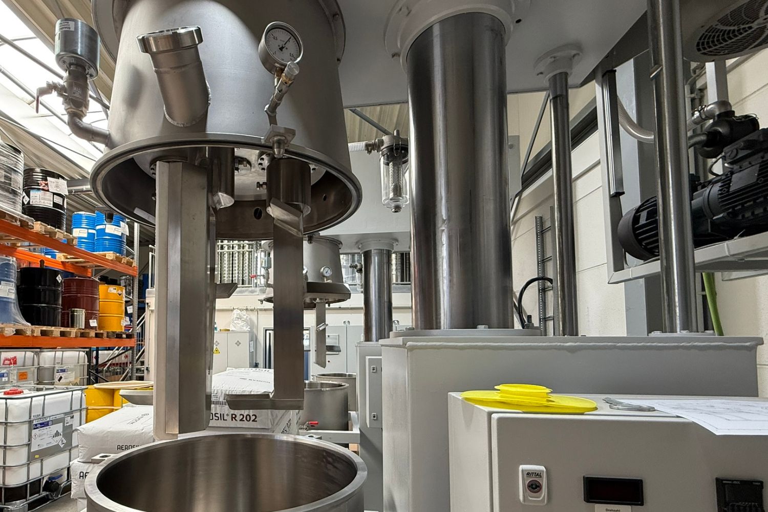 Grandi macchine in una stanza