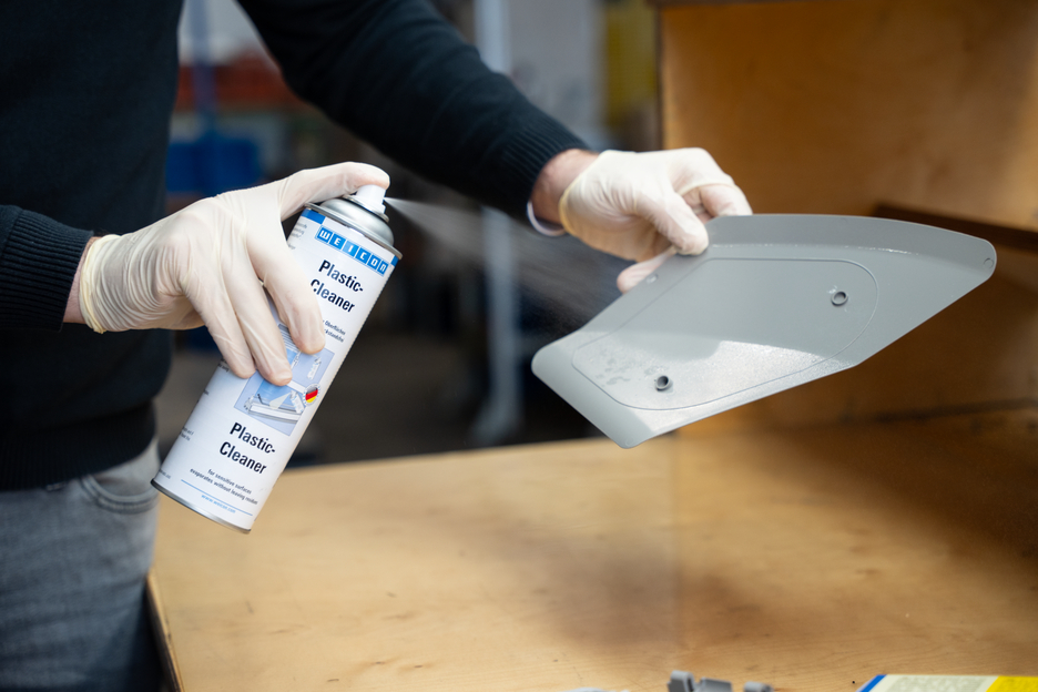 Detergente per Plastica | detergente specificamente formulato per superfici in plastica