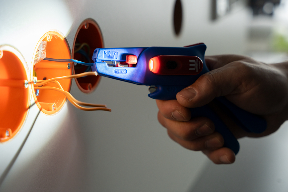 LED Work Light | Luce LED da applicare agli utensili WEICON TOOLS – Illuminazione precisa direttamente sul punto di lavoro