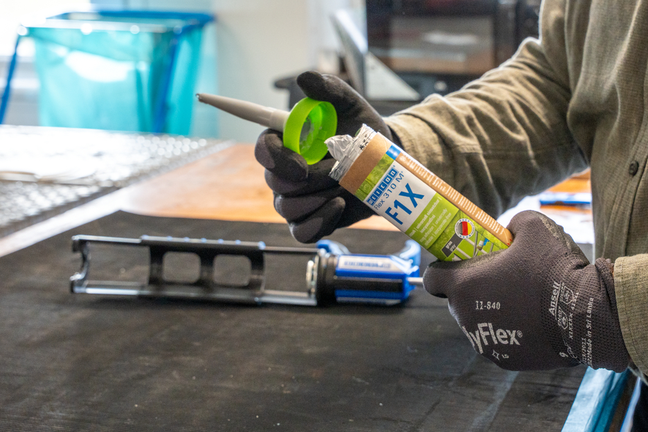 WEICON Flex 310 M F1X Green Tube | Adesivo e sigillante a base di polimeri MS con elevatissima adesione iniziale, resistente alle temperature fino a 180°C