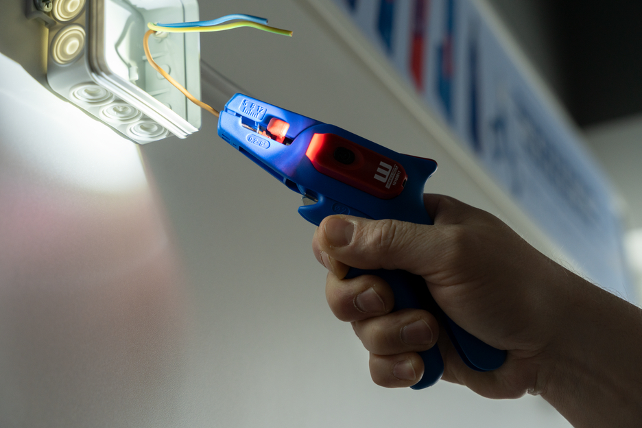 Set Spellafili No. 5 LED | Set composto da 2 pezzi: spellafili e luce da lavoro a LED
