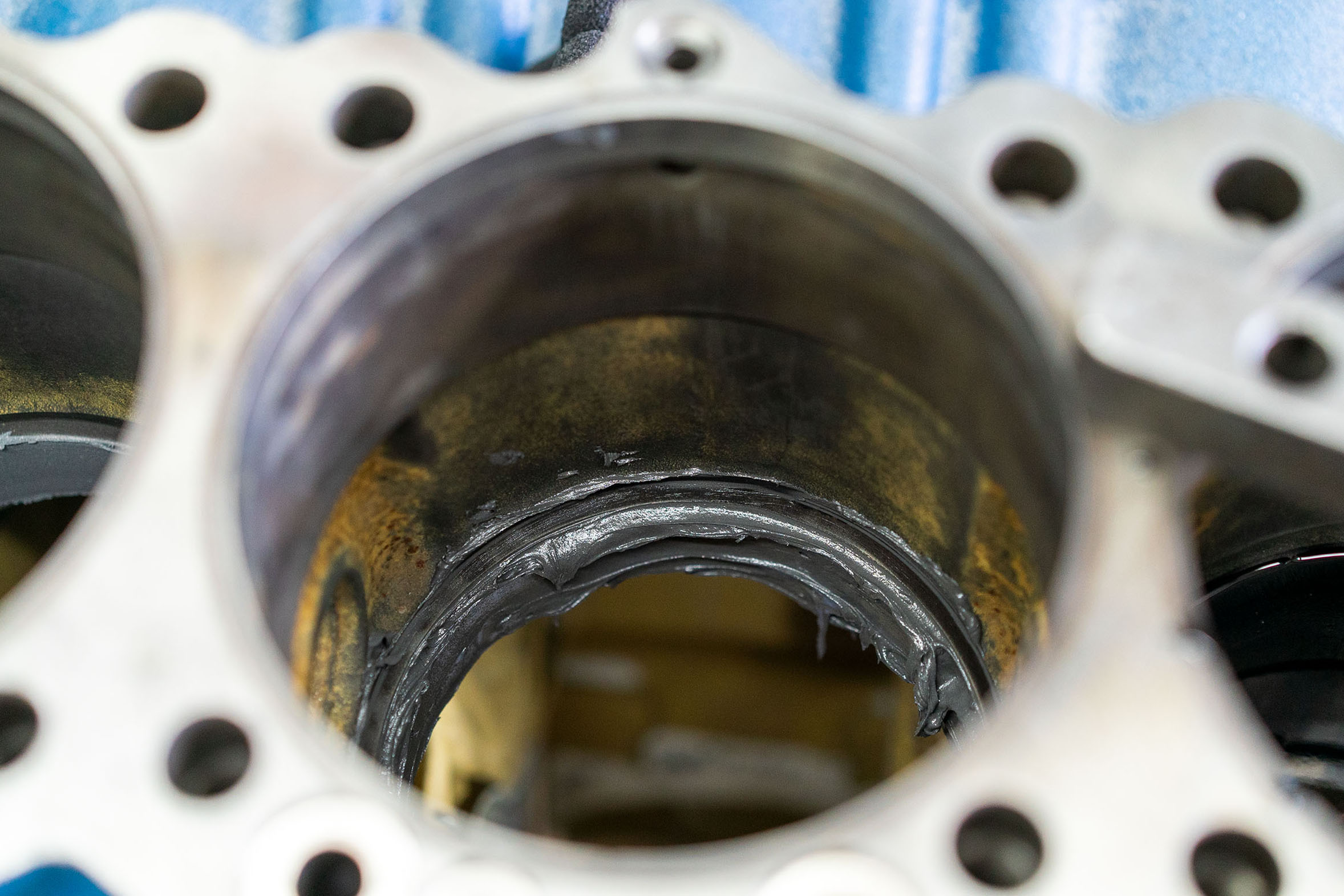 weicon_HB300_Stabilisatorwelle_abdichten weicon_HB300_Stabilisatorwelle_abdichten