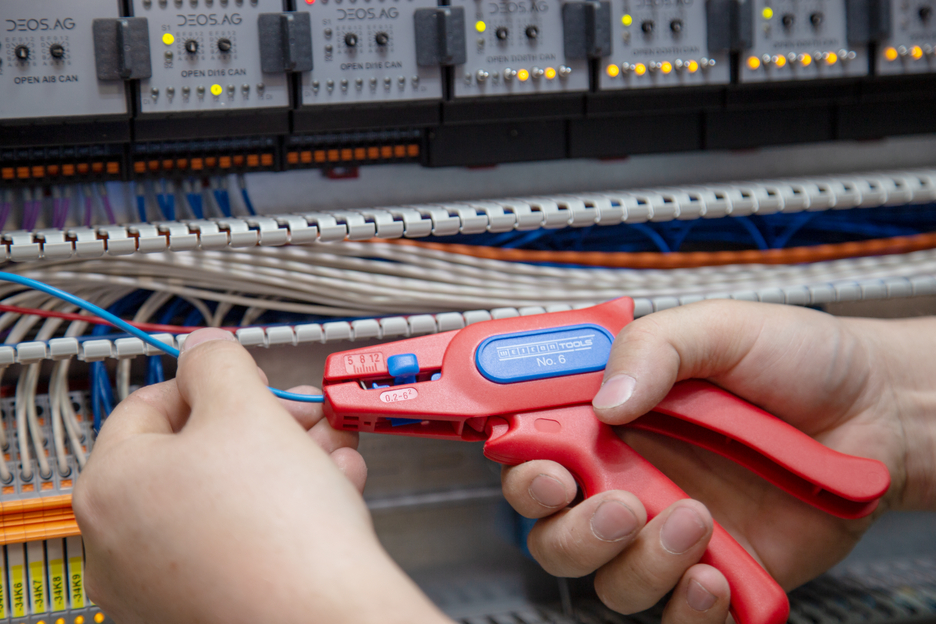 Pinza Spelafili No. 6 | per lavori su cavi in tensione fino a 1.000 volt, campo di lavoro 0,2 - 6,0 mm²