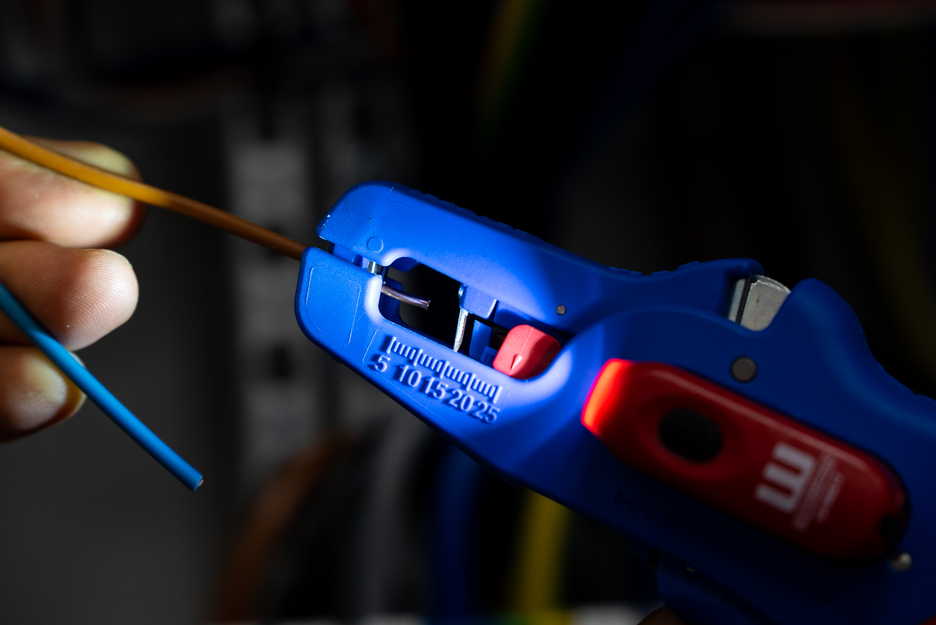 LED Work Light | Luce LED da applicare agli utensili WEICON TOOLS – Illuminazione precisa direttamente sul punto di lavoro