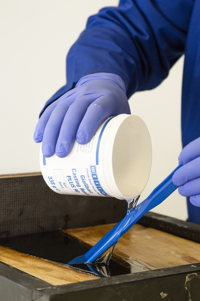 Resina Colabile PLUS 90 | resina epossidica cristallina per colate e rivestimenti