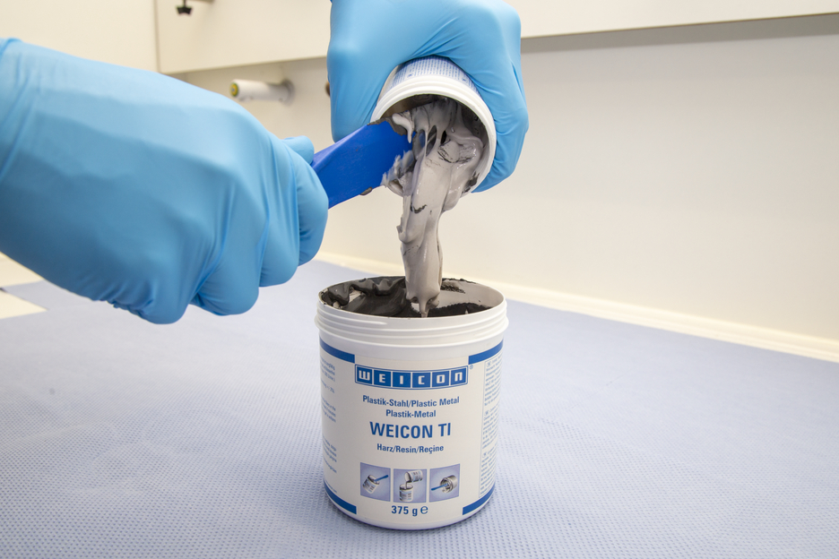 WEICON TI | sistema a base di resina epossidica caricata al titanio per riparazioni e stampaggio