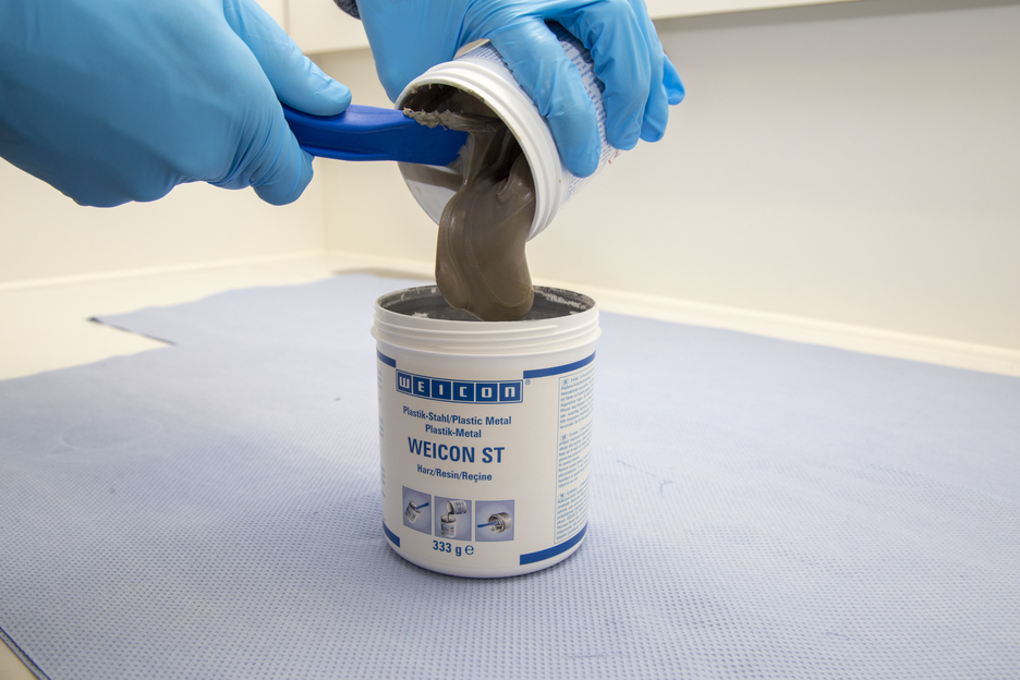 WEICON ST | sistema a base di resina epossidica a riempimento metallico per riparazioni e stampaggio