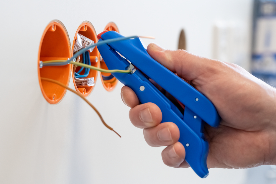 Mini-Duo No. 150﻿ | Spelafili per tutti i comuni conduttori a trefoli e solidi, range di lavoro 0,5 - 6,0 mm2